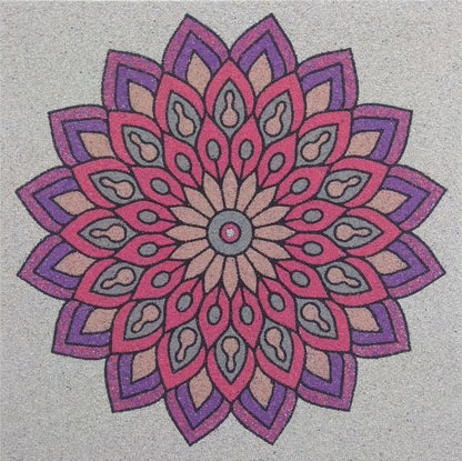 Mandala homokkép csomag részlet színes homokkal készült műalkotással.