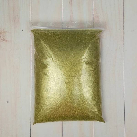 Gold decorative quartz sand in 30g bag, non-toxic, non-flammable.