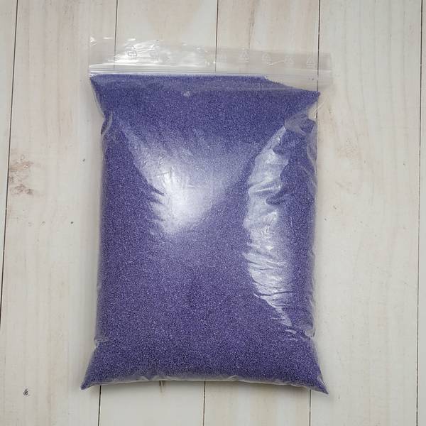 Purple decorative quartz sand in a plastic bag, 0.4-0.8 mm grain size, 30 g.