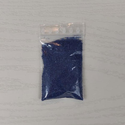 Dekorhomok ultramarinkék kvarchomok, 30 g, szemcseméret 0,4-0,8 mm.