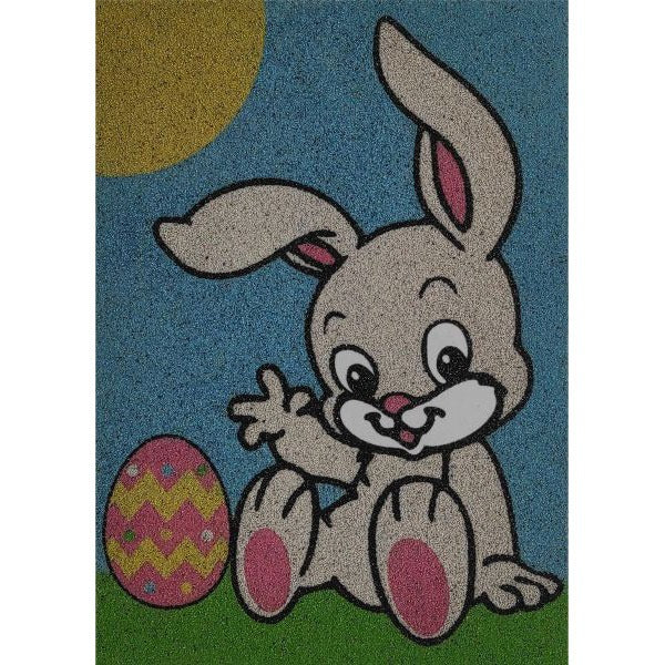 Integetős nyuszi homokkép with colorful sand art featuring a waving bunny and Easter egg on grassy background.